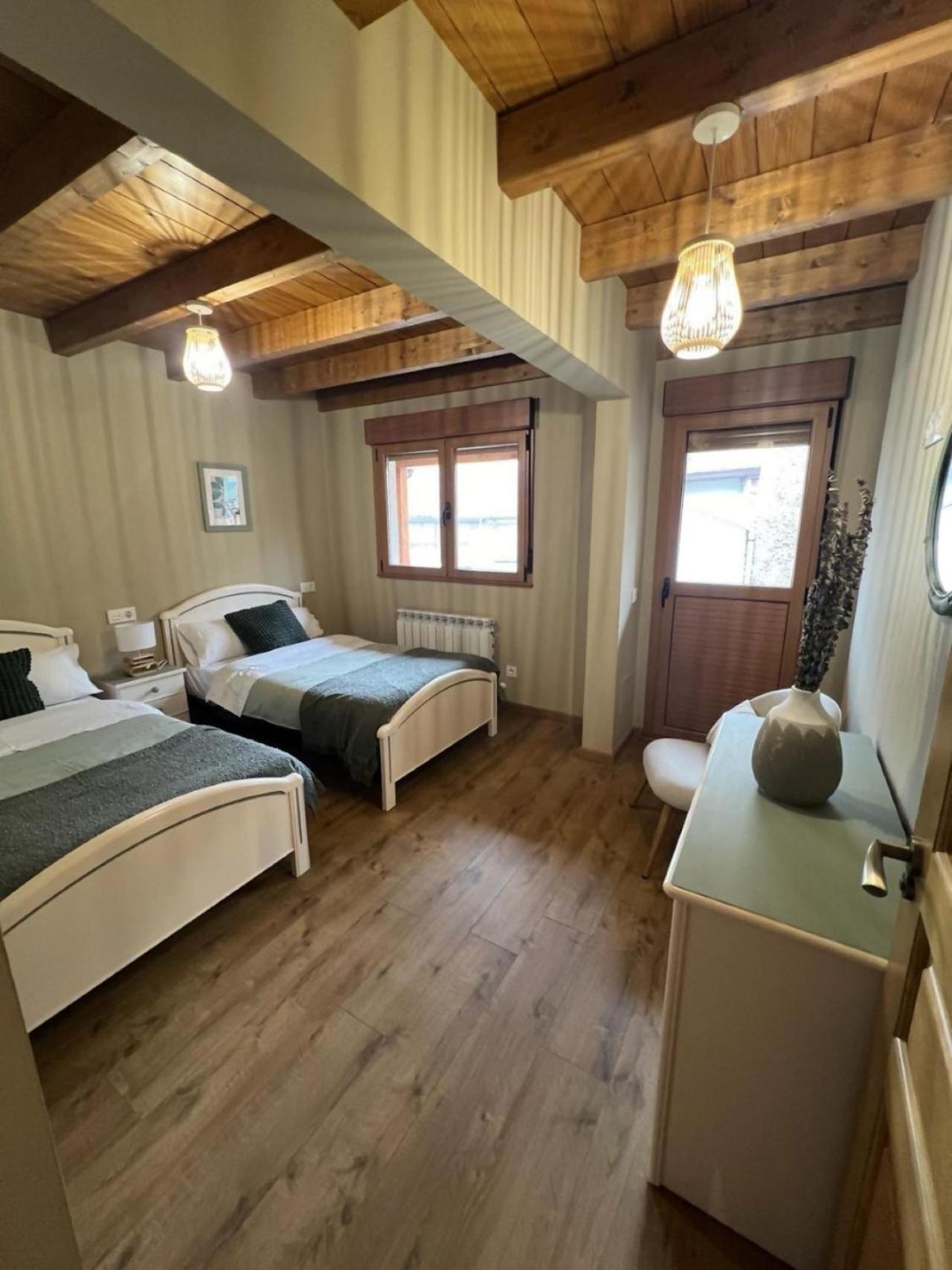 Casa Moises En Bimenes Villa Exteriör bild